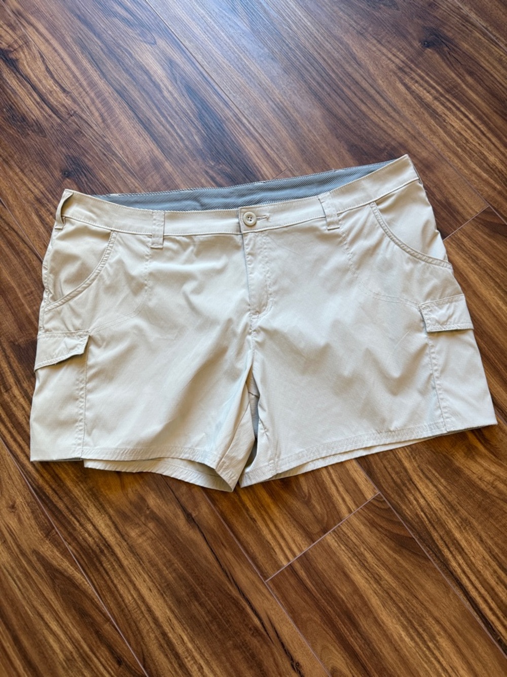 Bass Pro Shops Women's Khaki Cargo Shorts